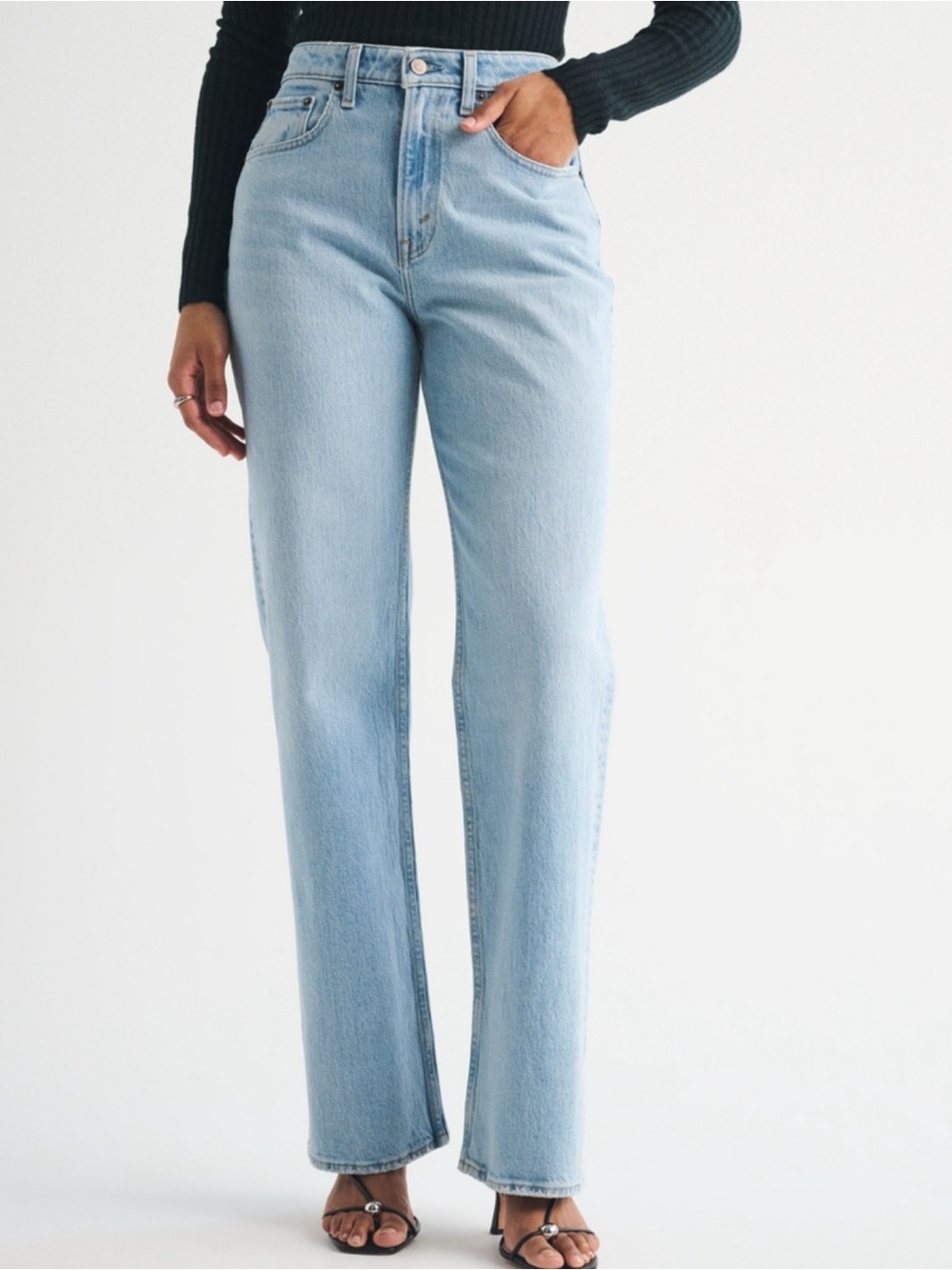 Abercrombie & Fitch Curve Love The ‘90s Relaxed Jean High Rise jeans size 27/ 4R